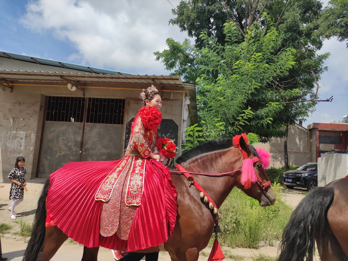 骑马的新娘