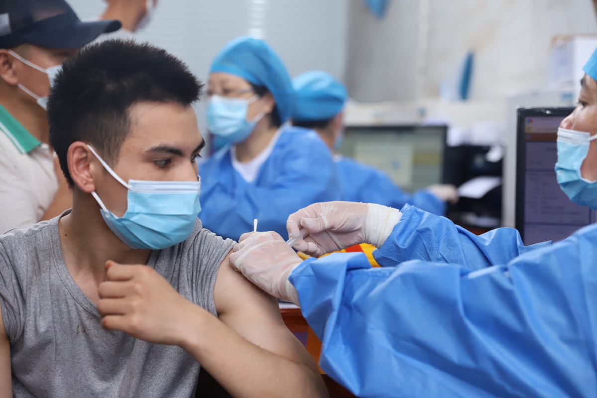 全民抗疫接种疫苗