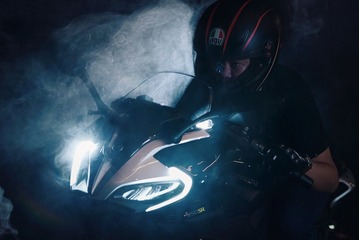 956821