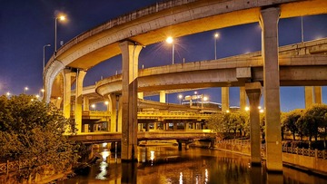 1323629