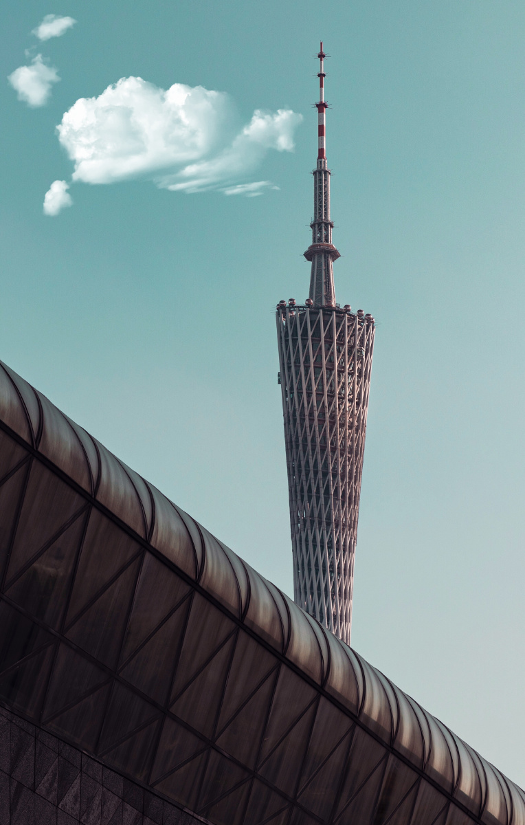 天边飘过一朵棉花糖广州塔小蛮腰