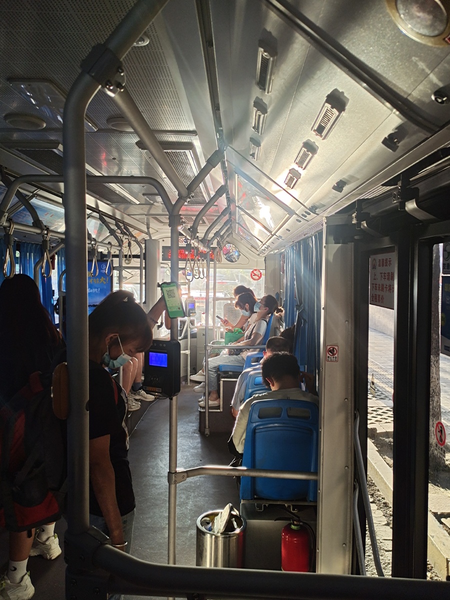 公交车上
