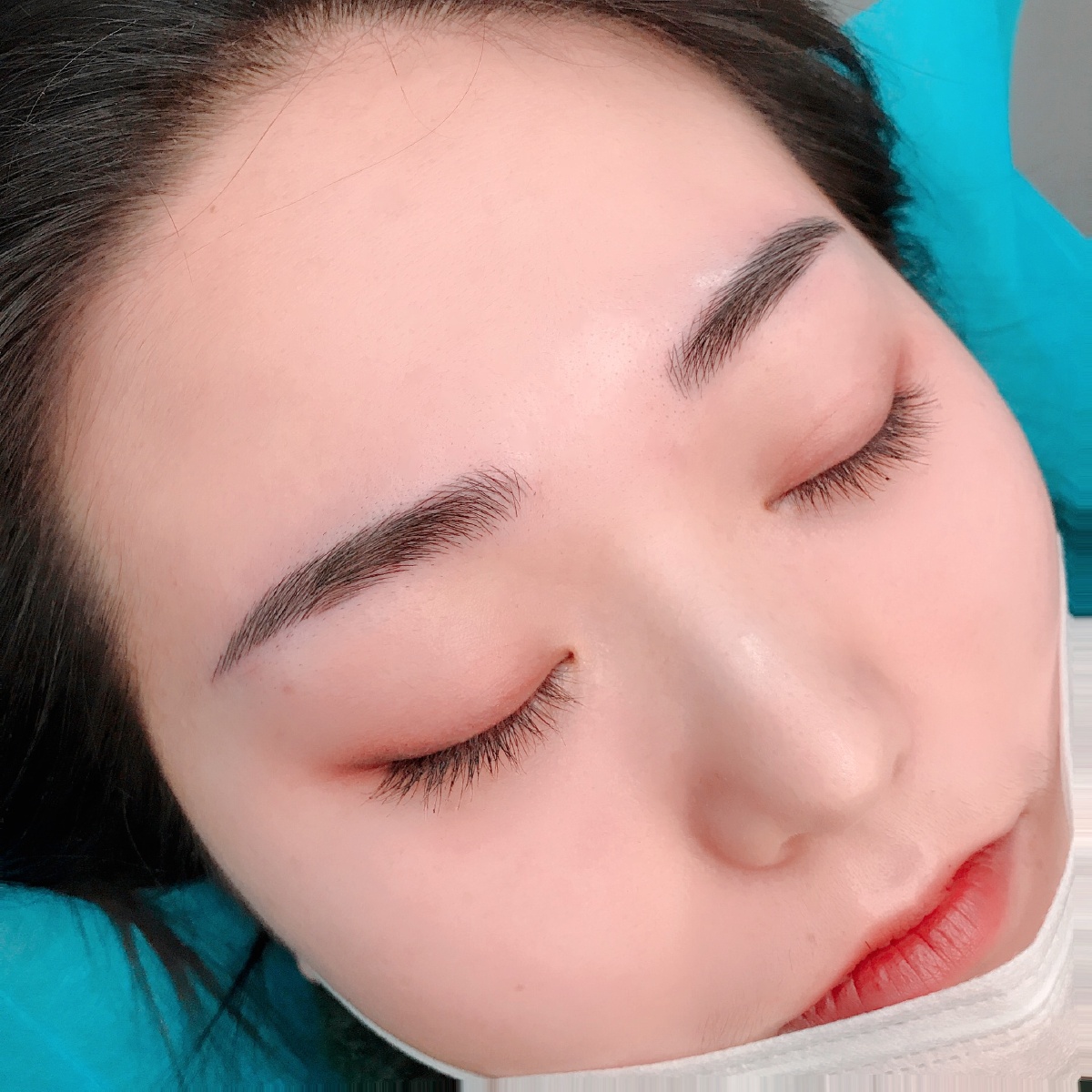 丝丝线条勾勒出清秀眉型近乎于原生的极致仿真自然不失灵动点亮眉目