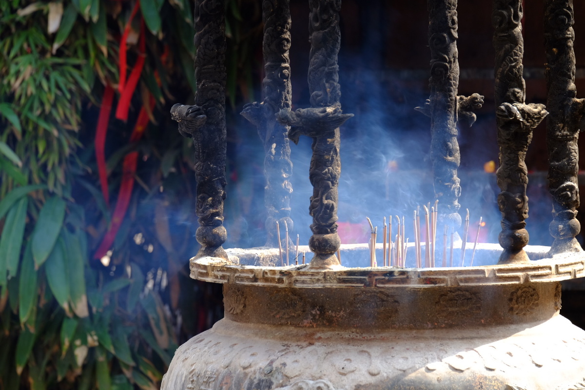 『日照香炉生紫烟』