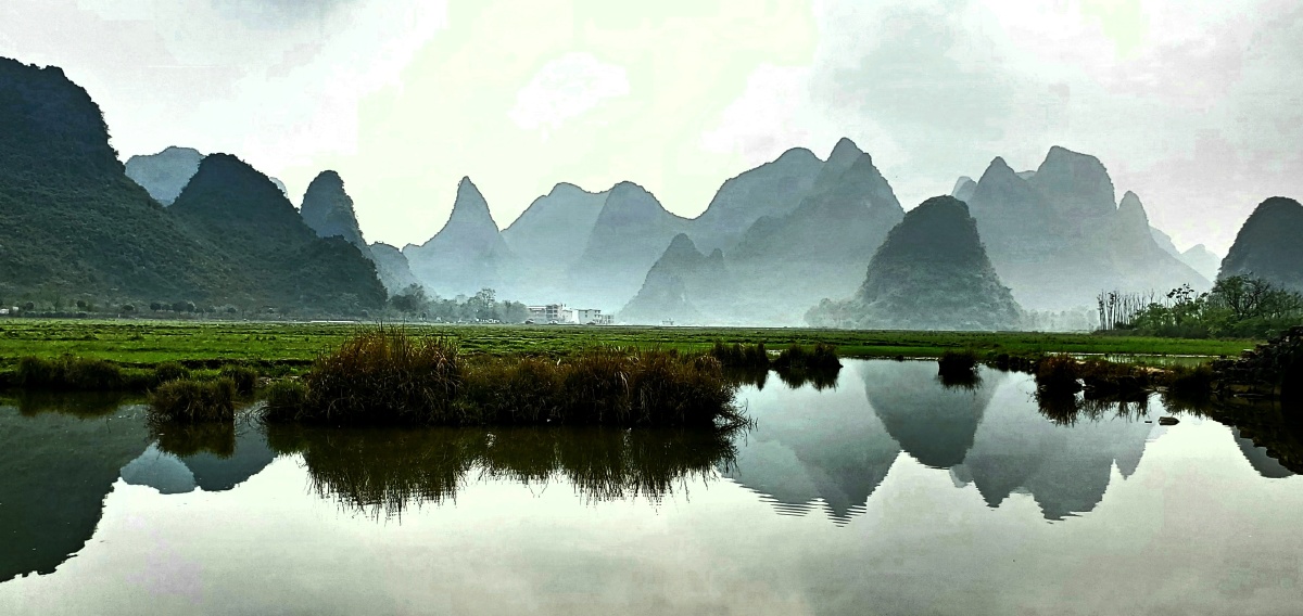 杨春三月微风细雨宁静乡野