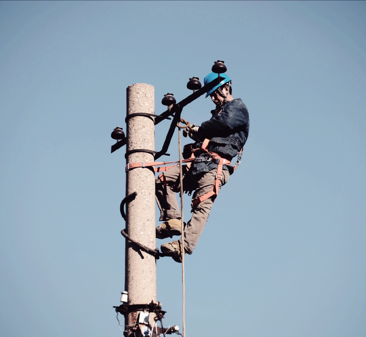 街拍电力维修工