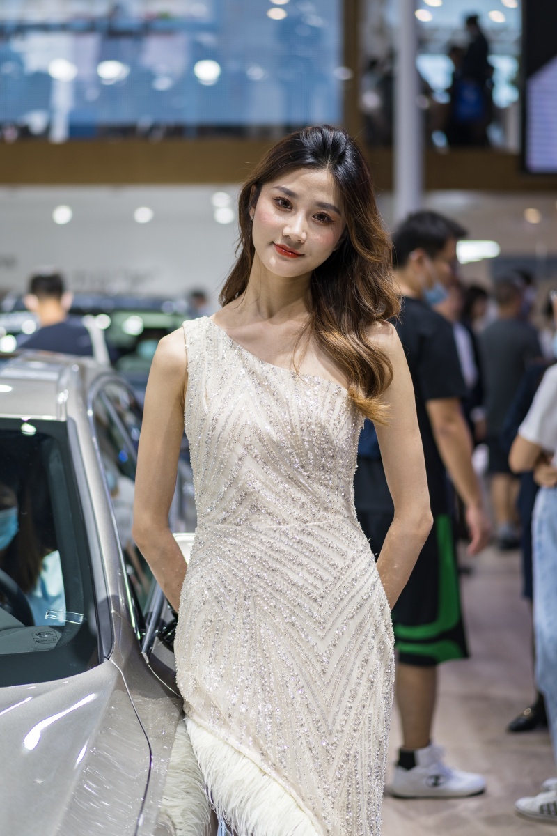 2021粤港澳大湾区车展的美女们