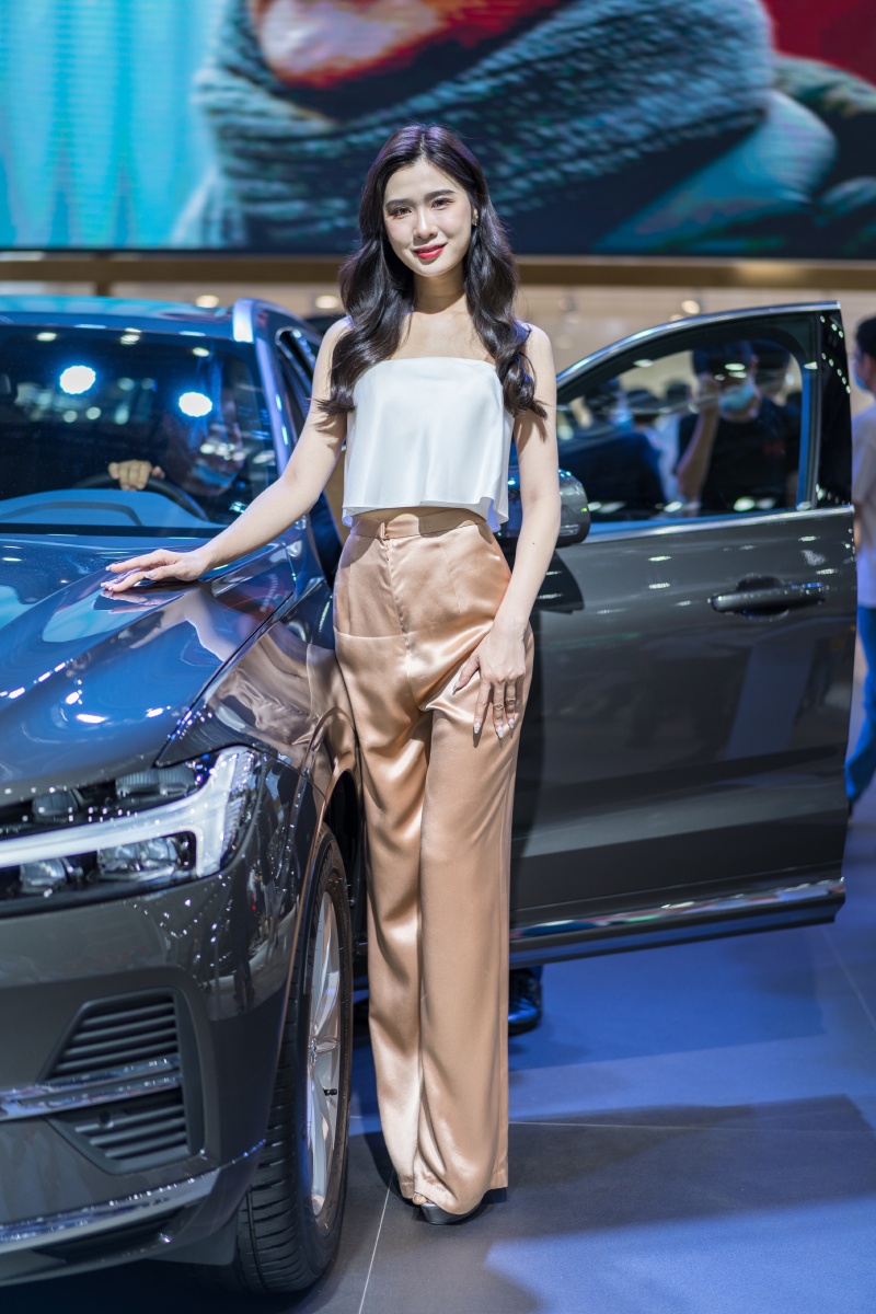 2021粤港澳大湾区车展的美女们