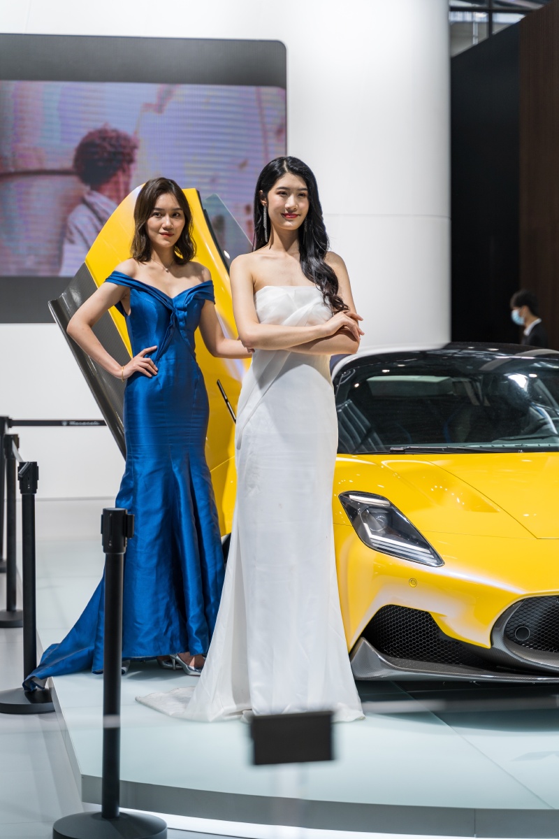 2021粤港澳大湾区车展的美女们