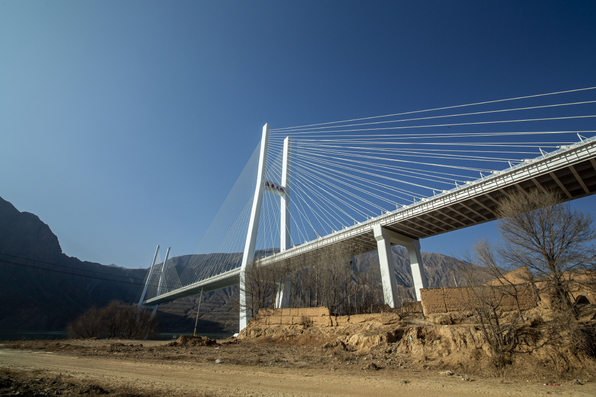 青海行海黄大桥彩片篇海黄大桥青海省第一座高规格的黄河大桥今年一
