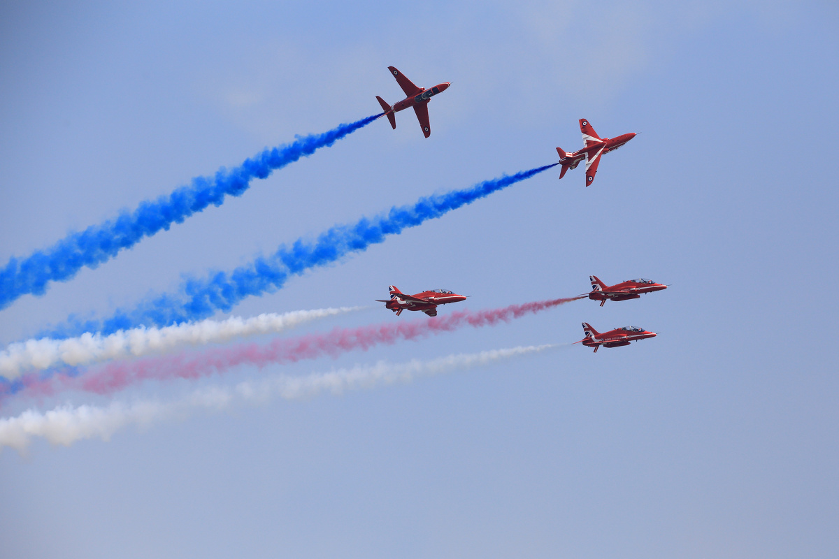 2016珠海航展,英国空军"红箭"飞行表演队,速度非常快,飞机特别灵活