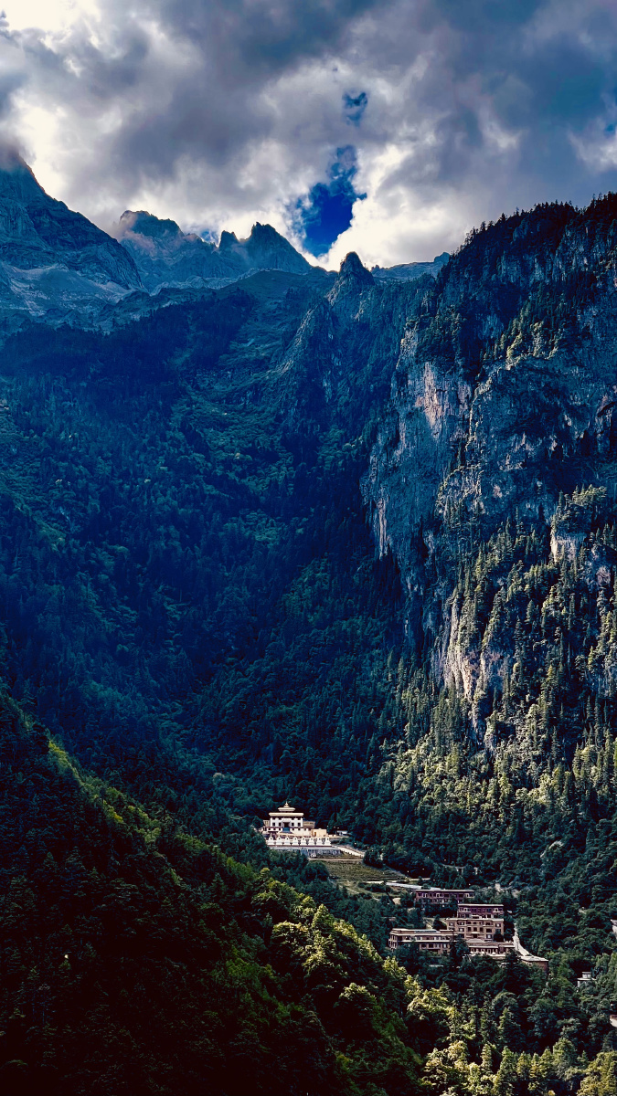 巴拉格宗大峡谷