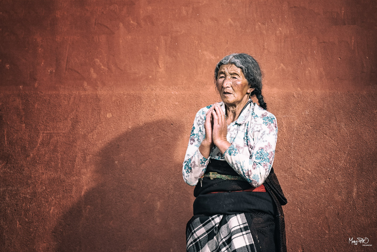 拉卜楞寺朝拜的老人