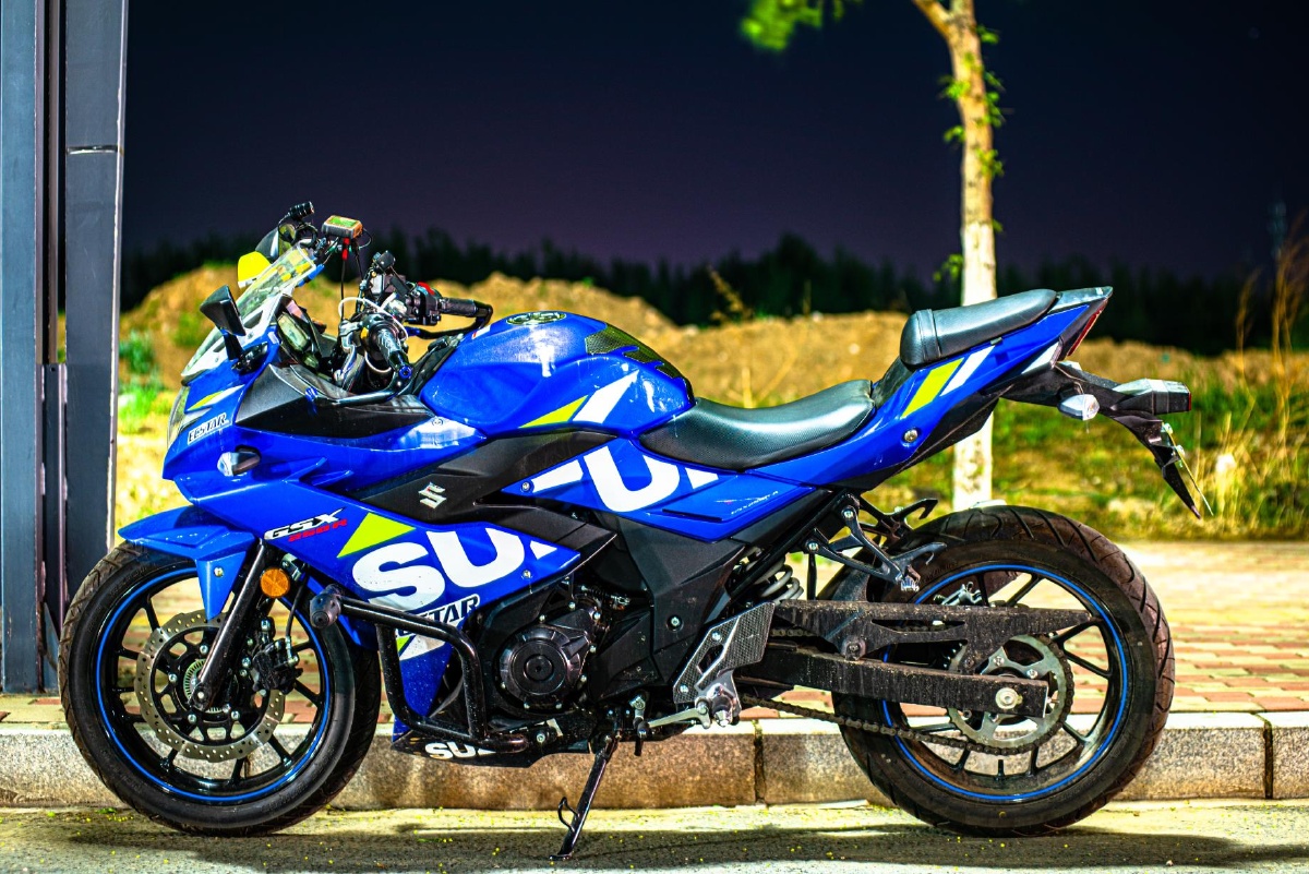 机车骑士摩托车夜景