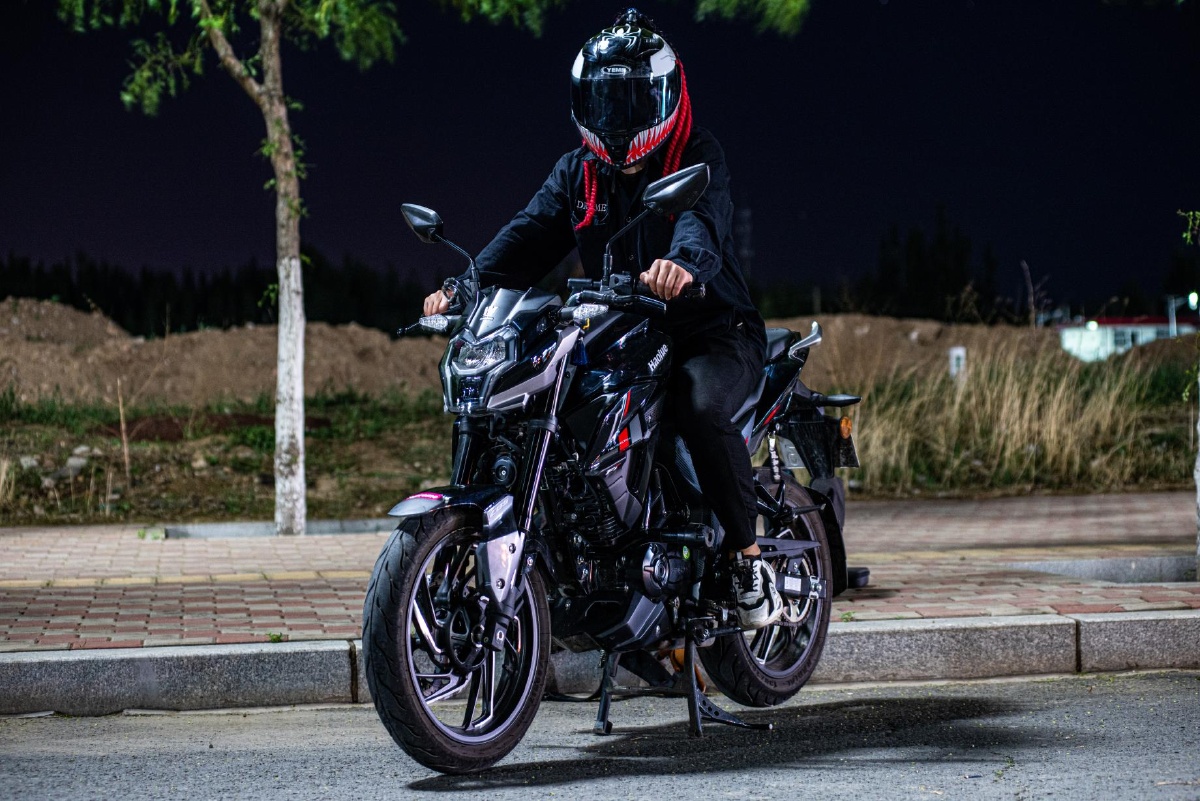 机车骑士摩托车夜景