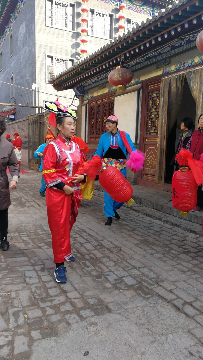 在山西平遥古城偶遇一场中国传统婚礼的接亲队伍走遍中国最后让我个人