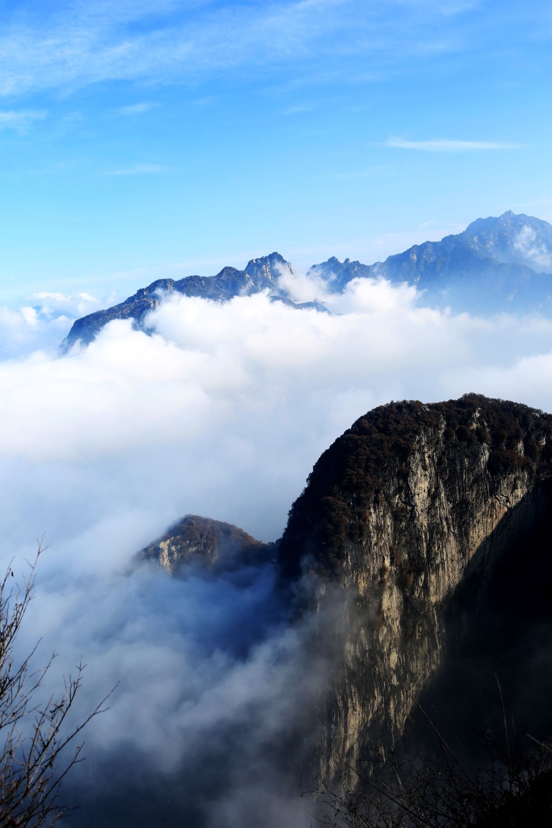西安市长安区小五台登顶固然辛苦但登顶后一览众山小云蒸霞蔚的感觉让