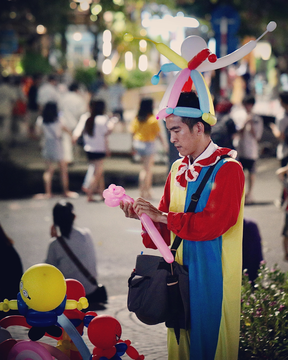 越南河内街头气球手艺人