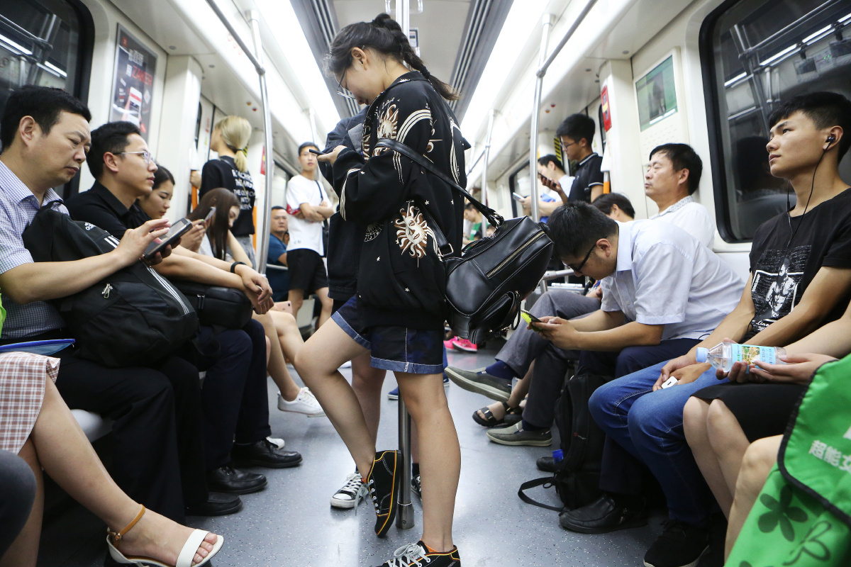 地铁车厢 - 捡漏 - 图虫网 - 优质摄影师交流社区