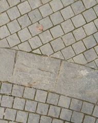 645947
