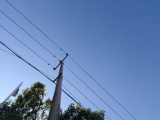 698929