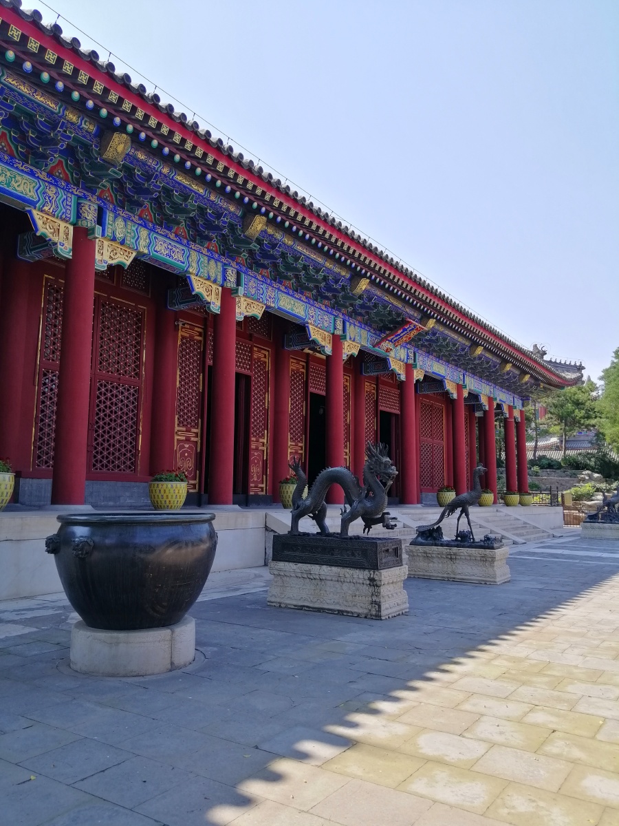 仁寿宫前的光影摄于颐和园仁寿宫庭院内