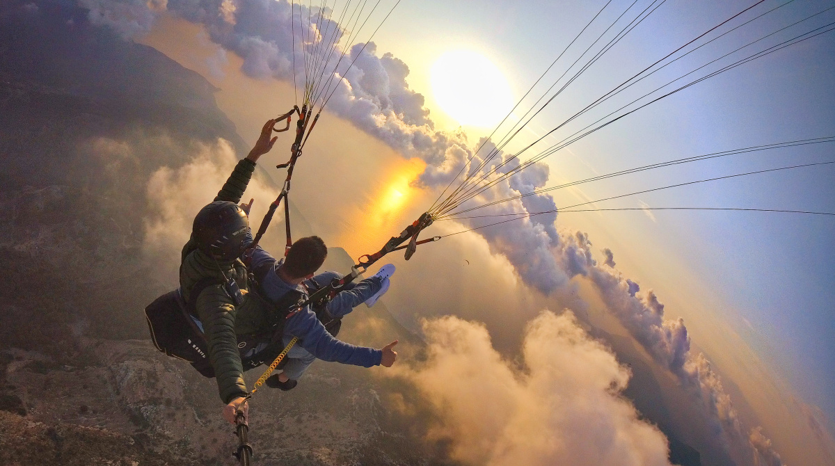 费特希耶死海上空,两千米穿越云层.