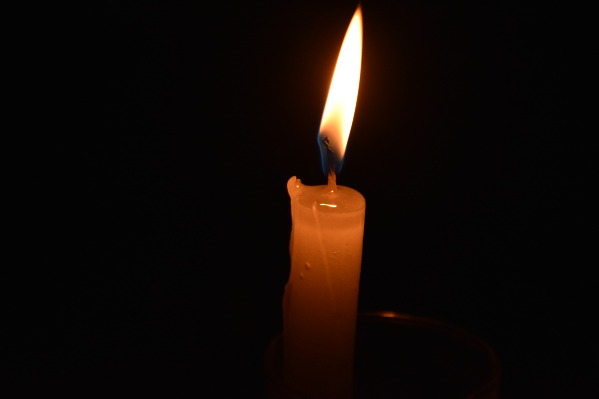 家里停电,点了蜡烛
