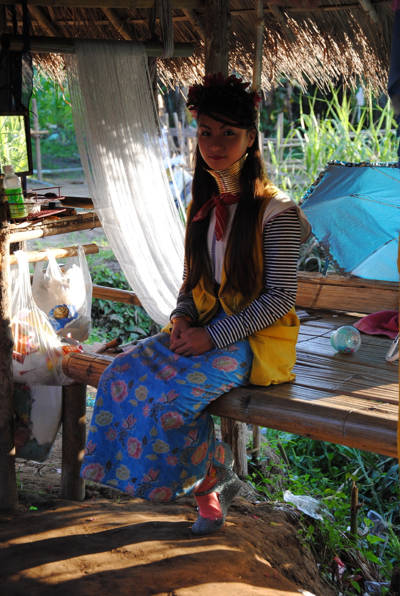 神秘的泰北长颈族女性