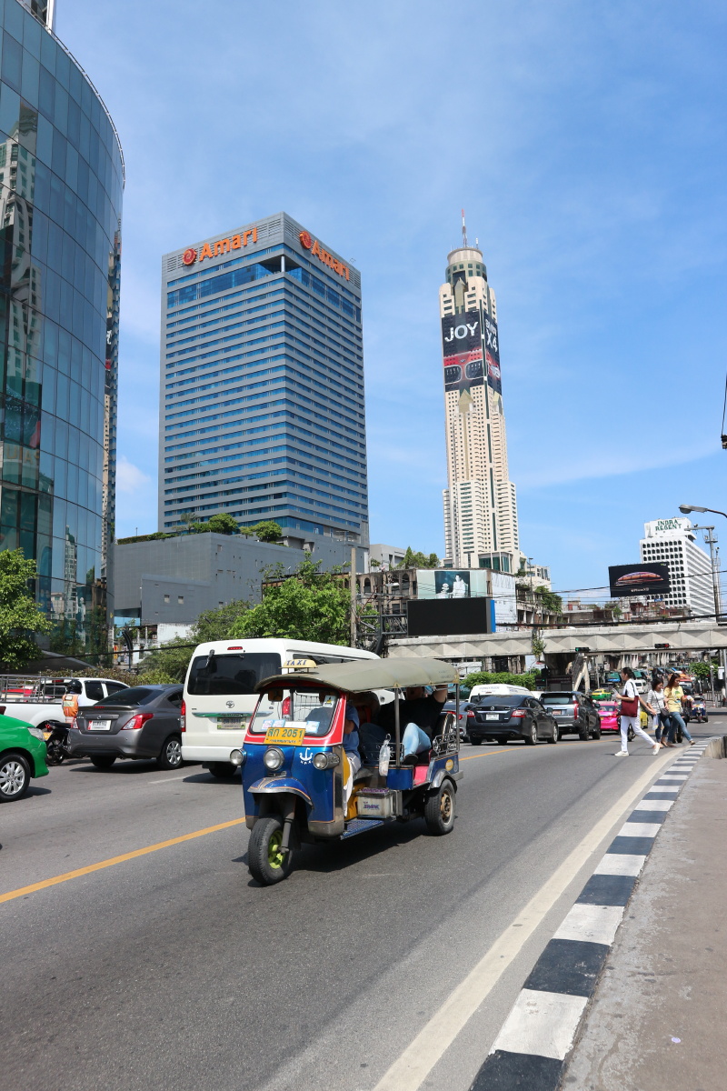 泰国曼谷街头的tutu车