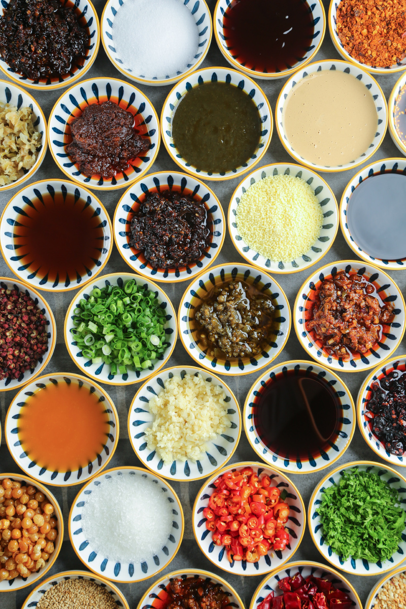 火锅酱料各种味道正如人生的种种遭遇一样