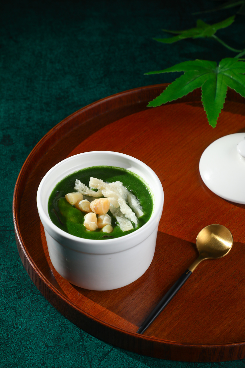 汤例汤一份,托盘的增加更显高级