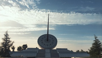899313
