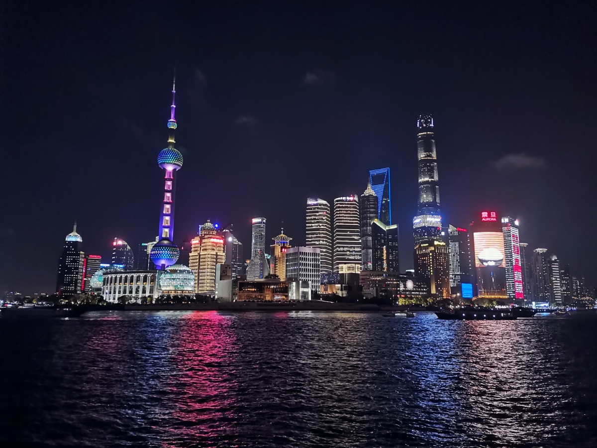 外滩垂直的金融街