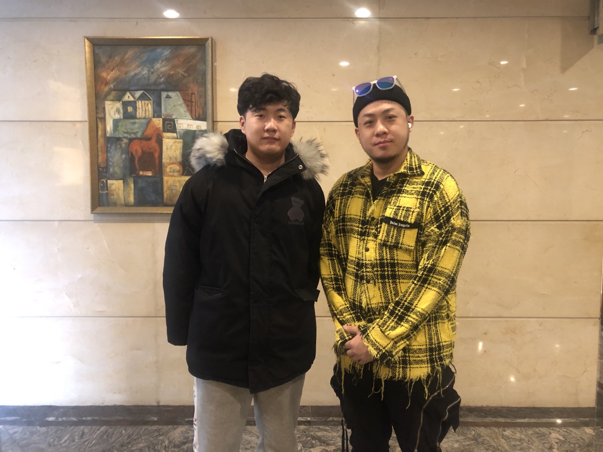 与歌手大壮的合影我们不一样