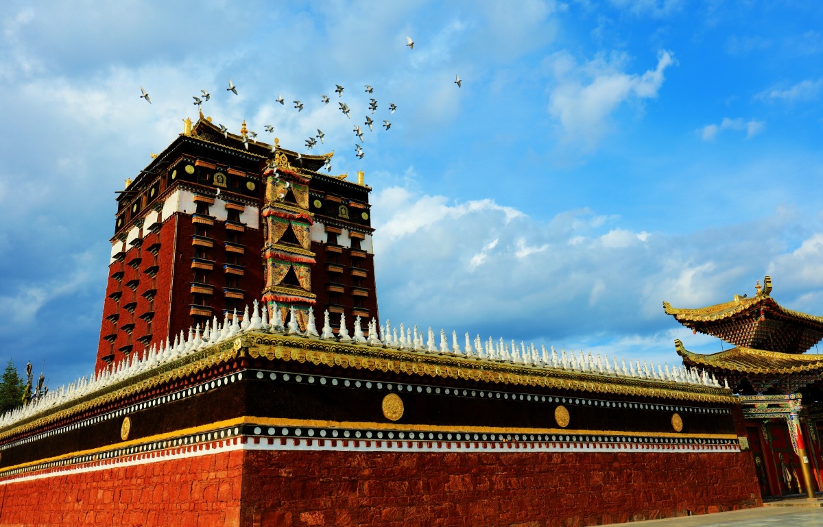 九层佛阁——安多合作米拉日巴佛阁