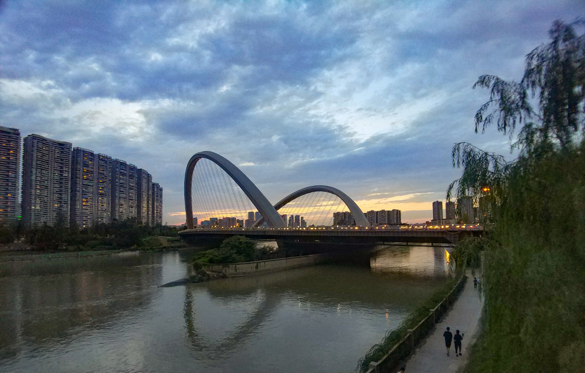 落日时分的蝴蝶桥