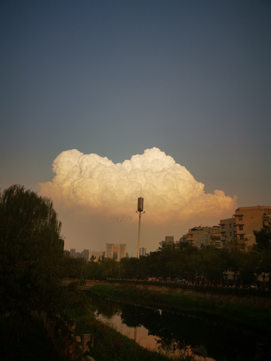 难得一见的积雨云