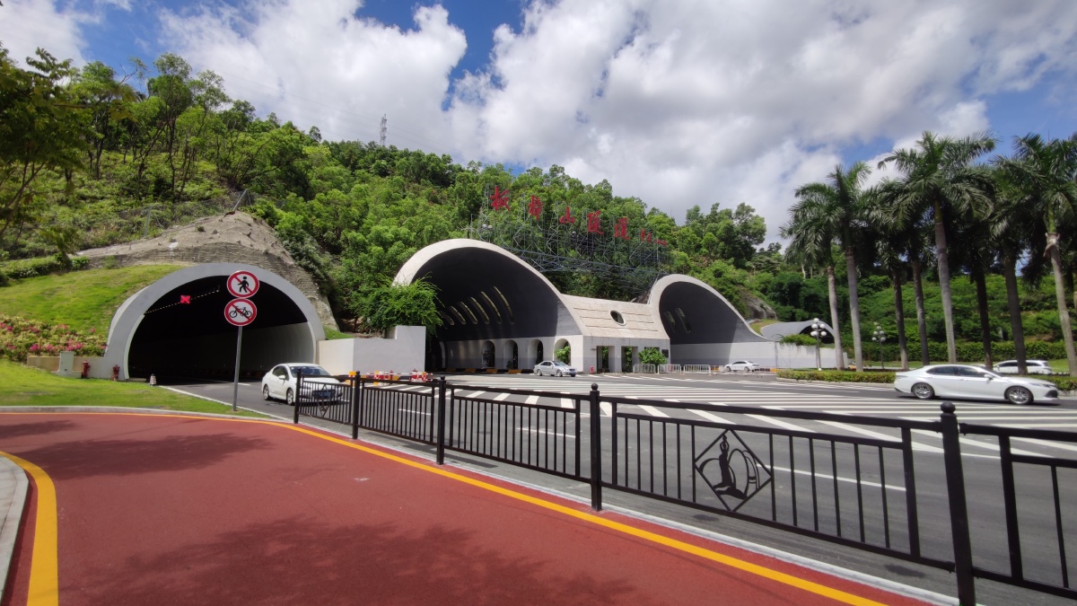 打卡珠海新地标板樟山人行隧道同时还首次在图虫发了我第一个视频欢迎