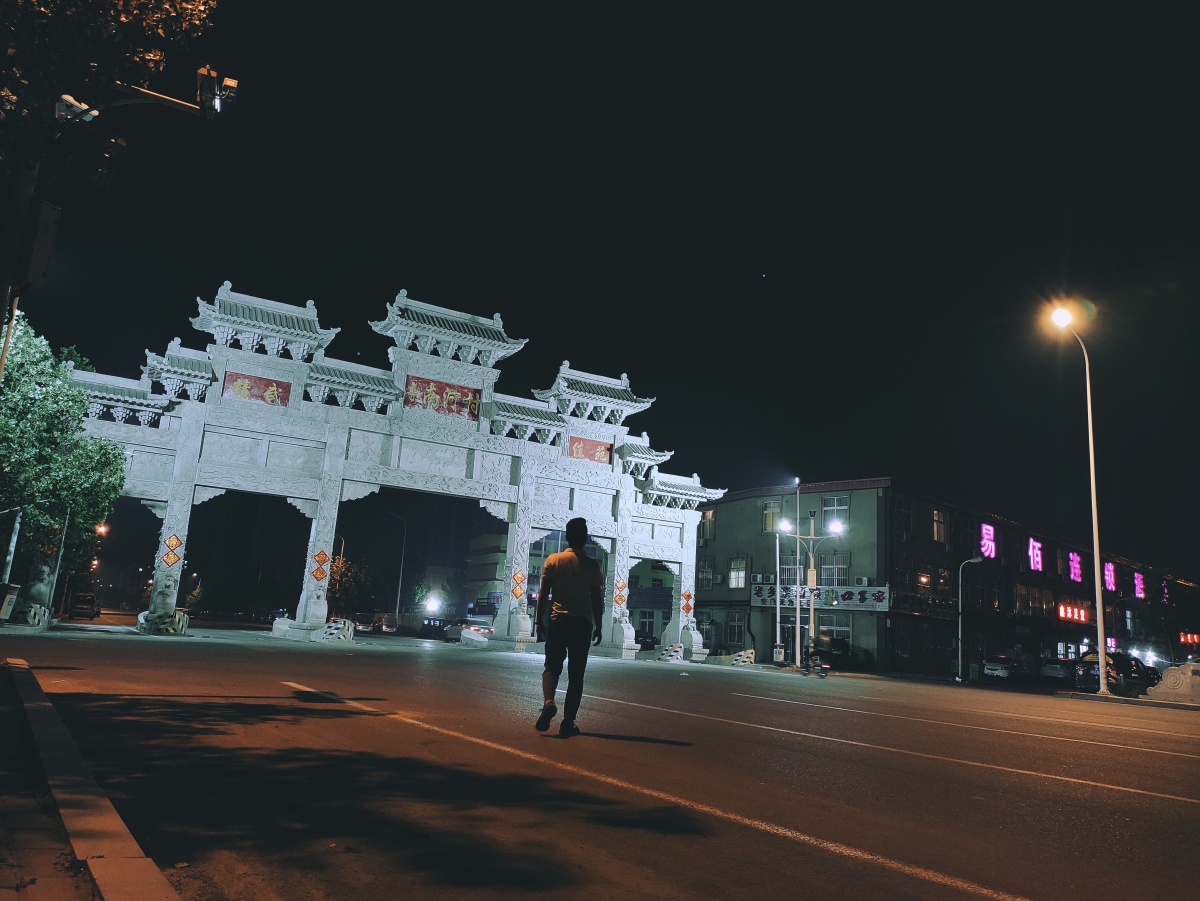 昨晚上突然一时兴起大晚上9点本来想拍星星78结果拍了这些