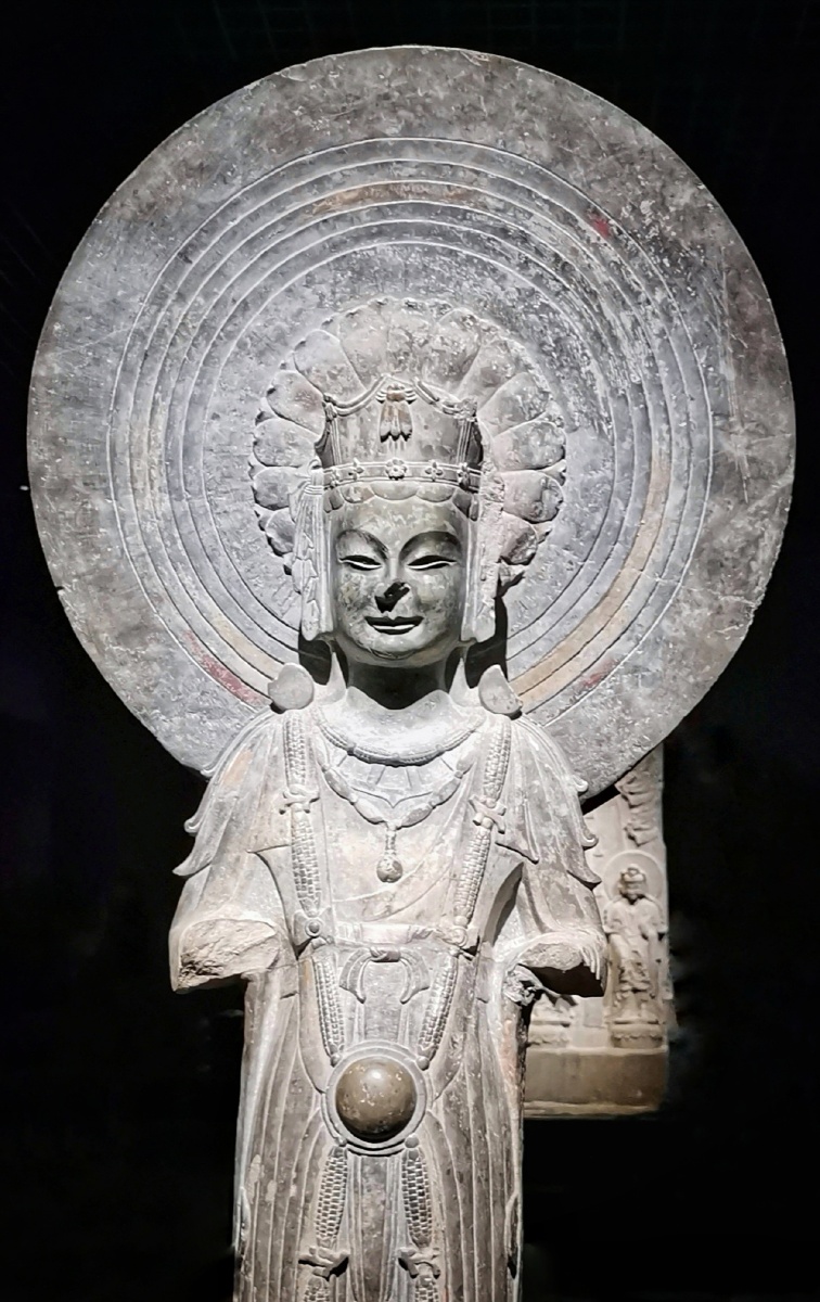 东魏蝉冠菩萨像山东博物馆