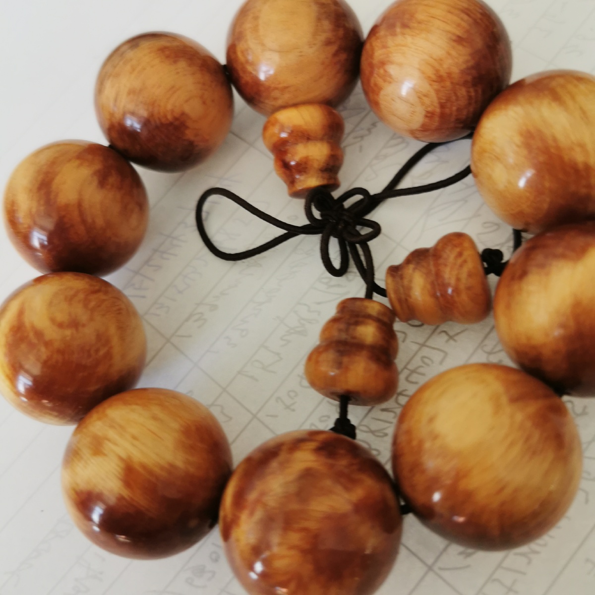 美仑美奂的千年琥珀木松明子精品手串千年老料似木非木似玉非玉满油