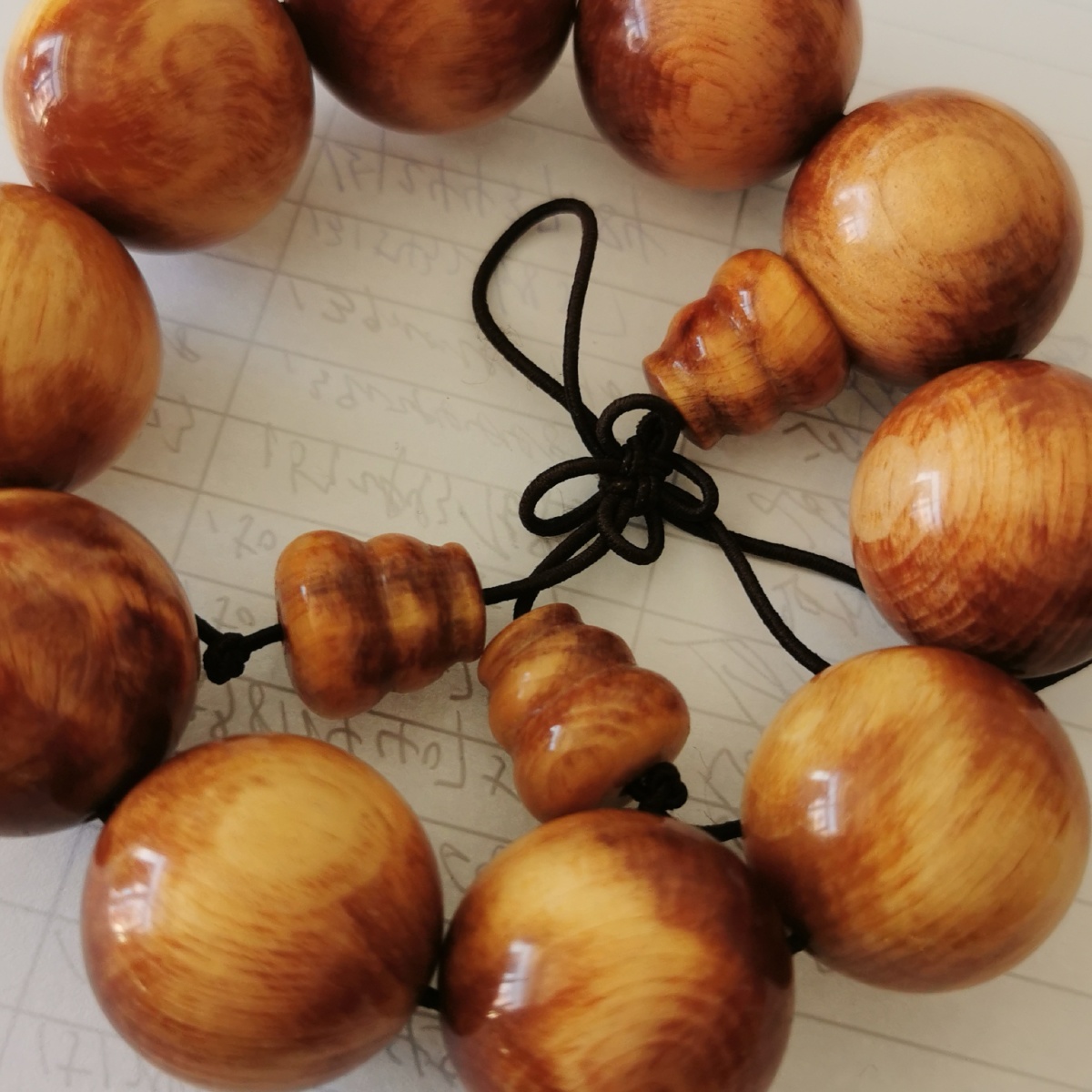 美仑美奂的千年琥珀木松明子精品手串千年老料似木非木似玉非玉满油