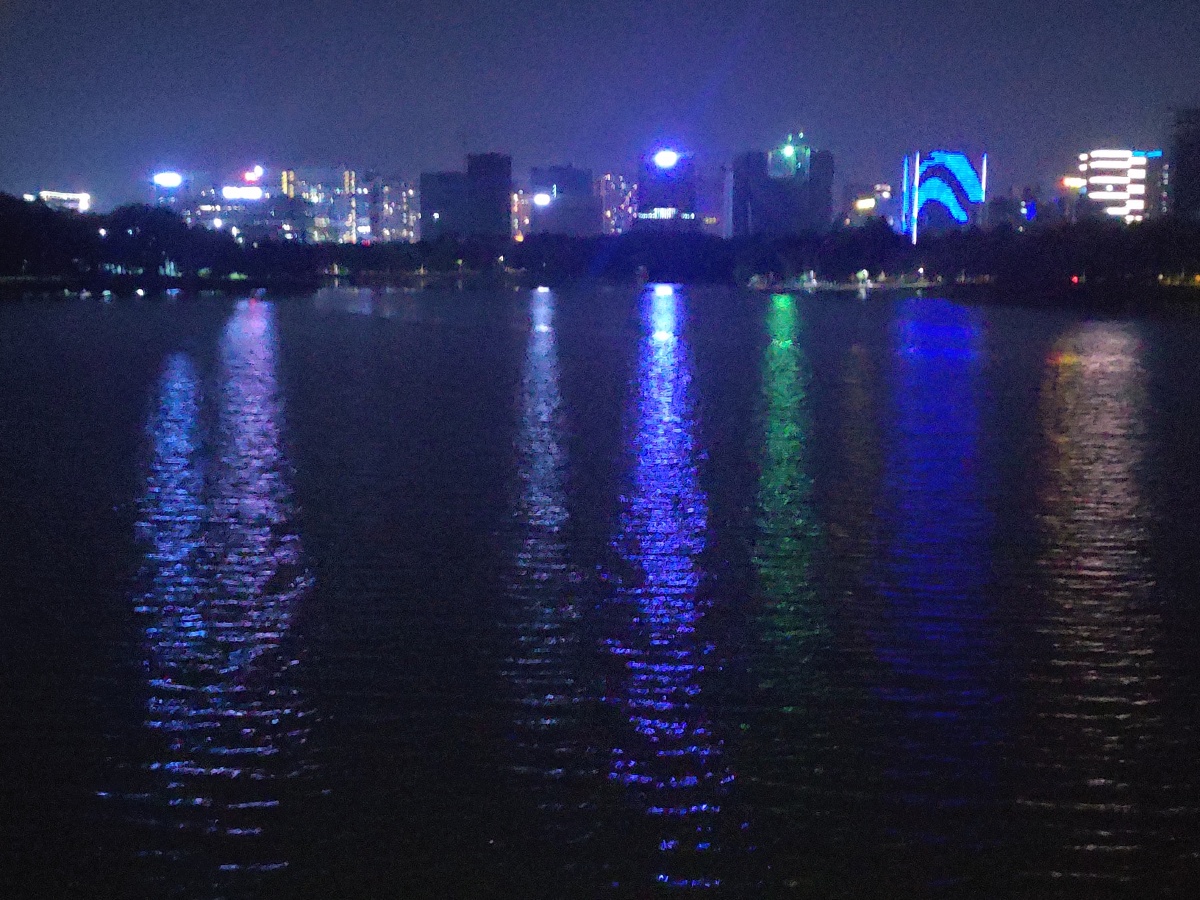 8色齐发之松山湖夜景