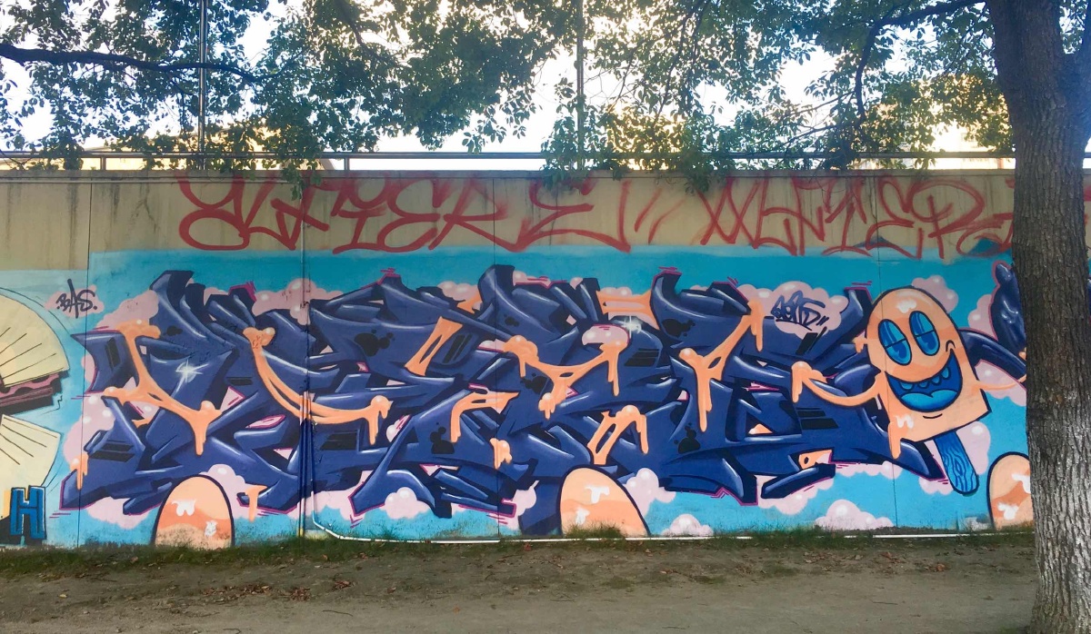 上海东华大学涂鸦墙