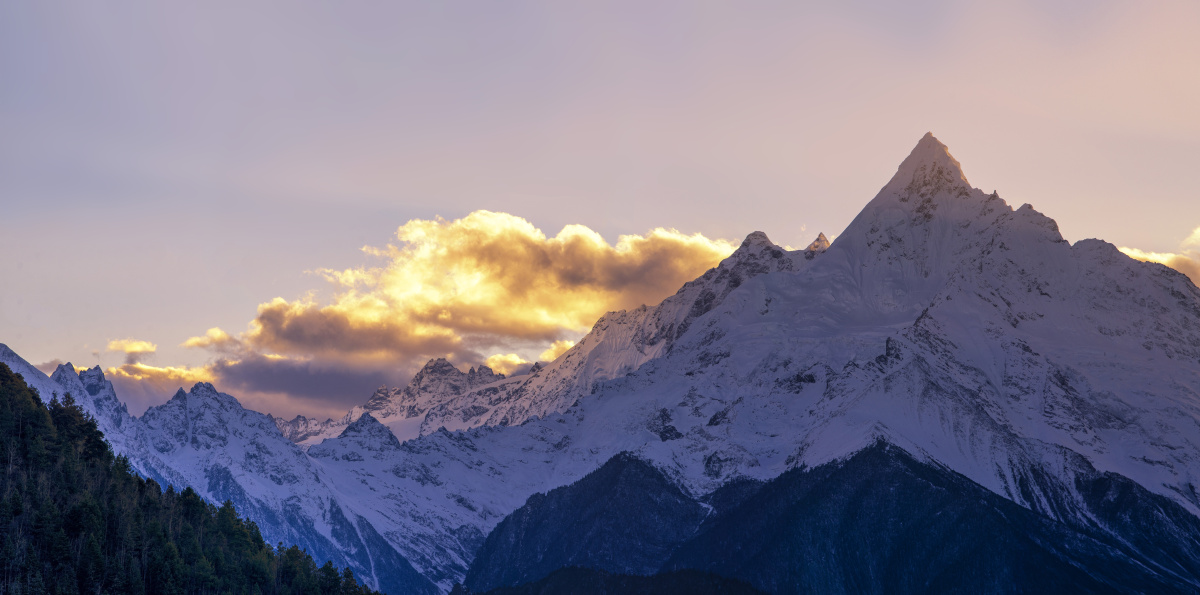 落日余晖梅里雪山