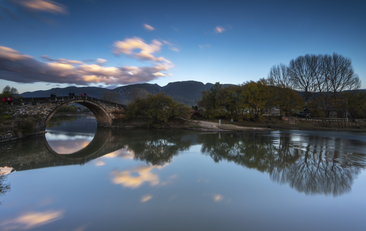 蓝天白云宁静的沙溪古镇祥和安宁