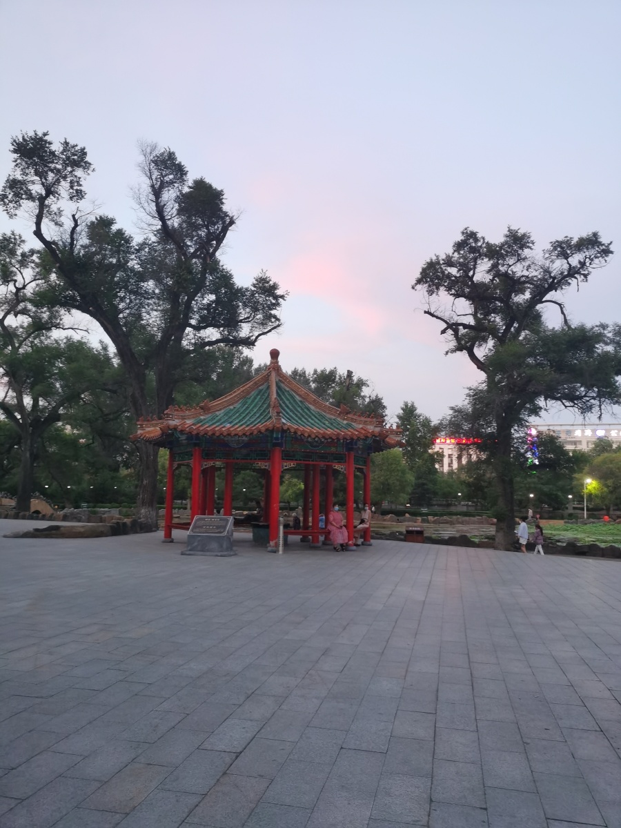延吉公园里的亭台