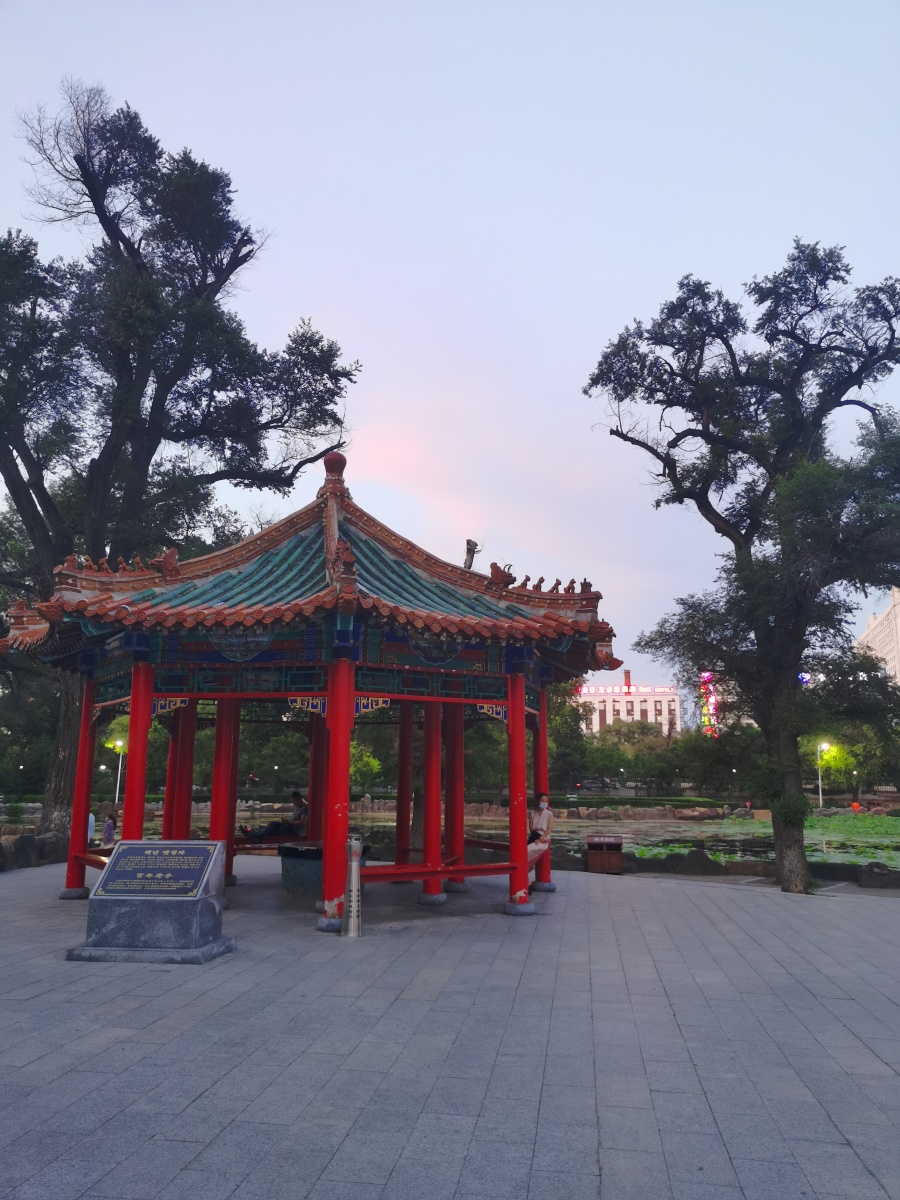 延吉公园里的亭台