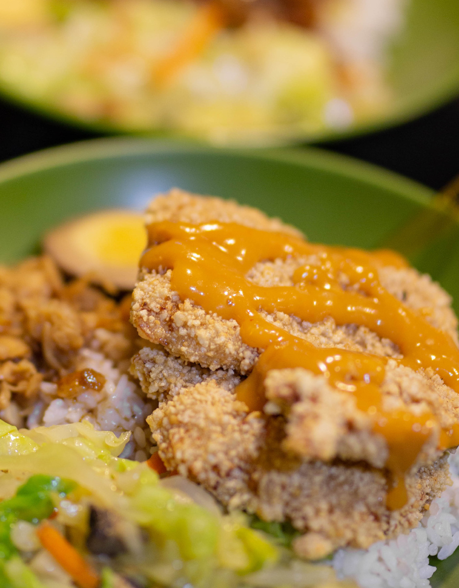 台湾卤肉饭香辣鸡排饭台菜馆